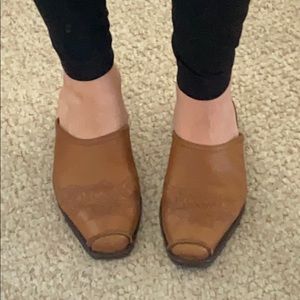 Brown leather Brazilian mules